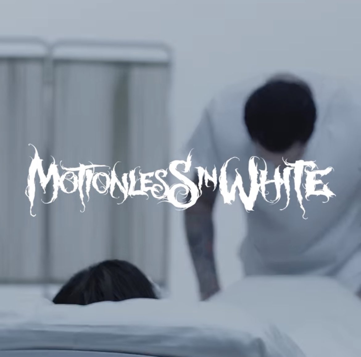 signofblegh's tweet photo. okay. @ChrisMotionless I’ve been on campus all day and haven’t been on my phone and I open it TO THIS! new hair AND new music video??? You’re sneaky and all around amazing. Made my day💜💜💜💜 https://t.co/6KuAGHTHTj