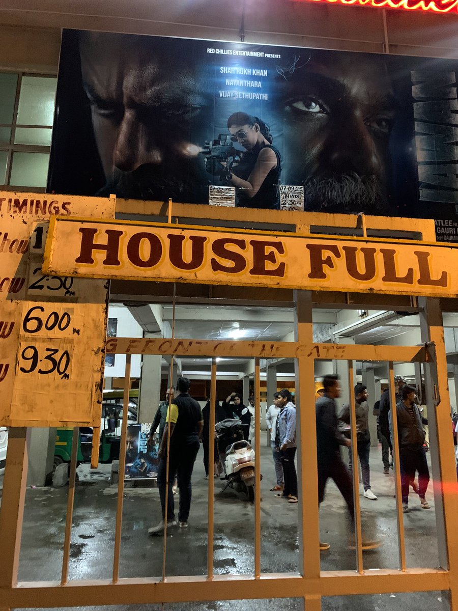 annie_sonu's tweet photo. #Jawan 
House full shows in Bangalore🔥🔥
#srk #ShahRuhKhan #AnirudhRavichander #atlee https://t.co/zAl7Cwt0zy