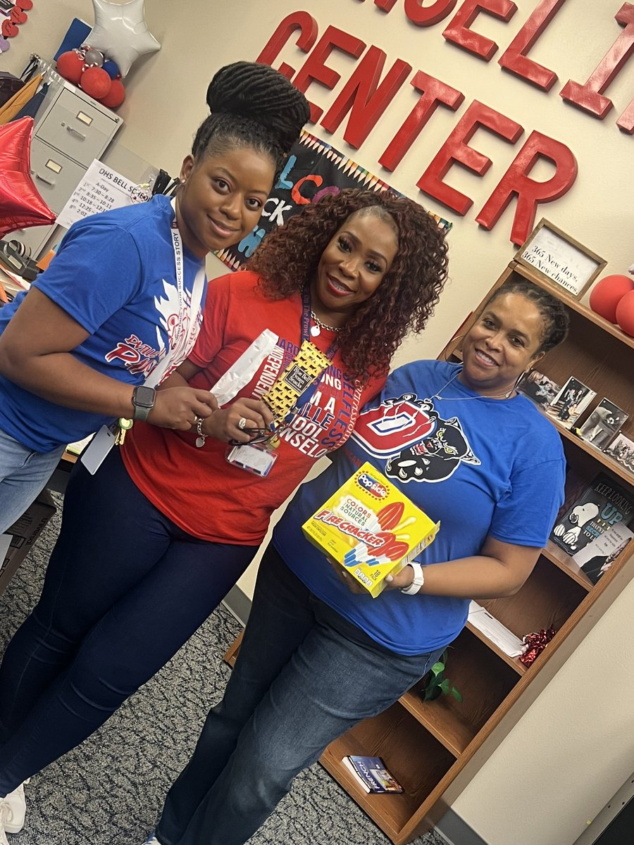 DHSCounselors2's tweet photo. Today, we celebrated our amazing DHS counselors with bomb pops and ice cream bars. Thank you for all you do for our scholars! Your admin team appreciates you! 💙❤️ https://t.co/c4w1s0SwVh