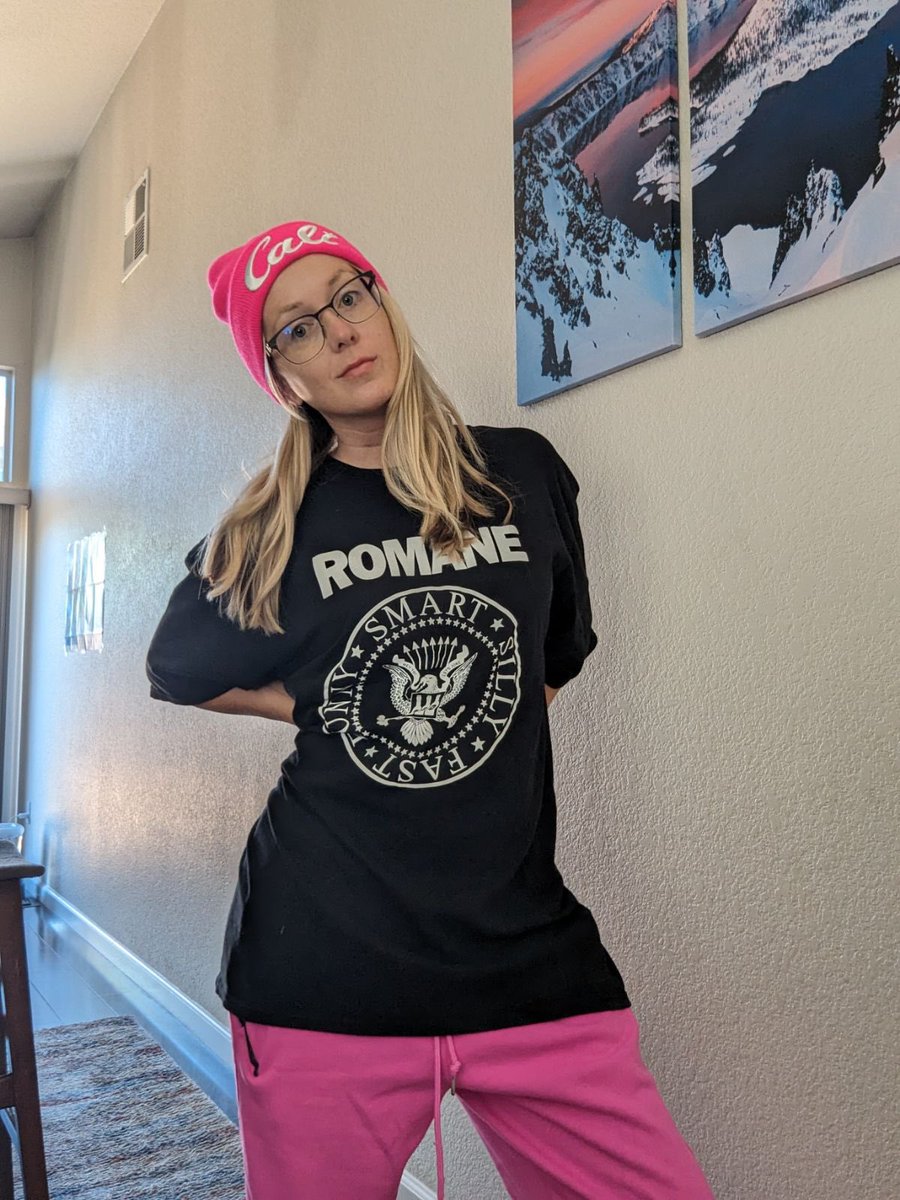 pacoromane's tweet image. Fresh fit from this stylin Romaniac. 

@gobills_norcal is resplendent in this Billie Eilish-style chill wear rocking a ROMANE shirt with a look that shouts "I don't want to be noticed but dammit I won't be ignored."