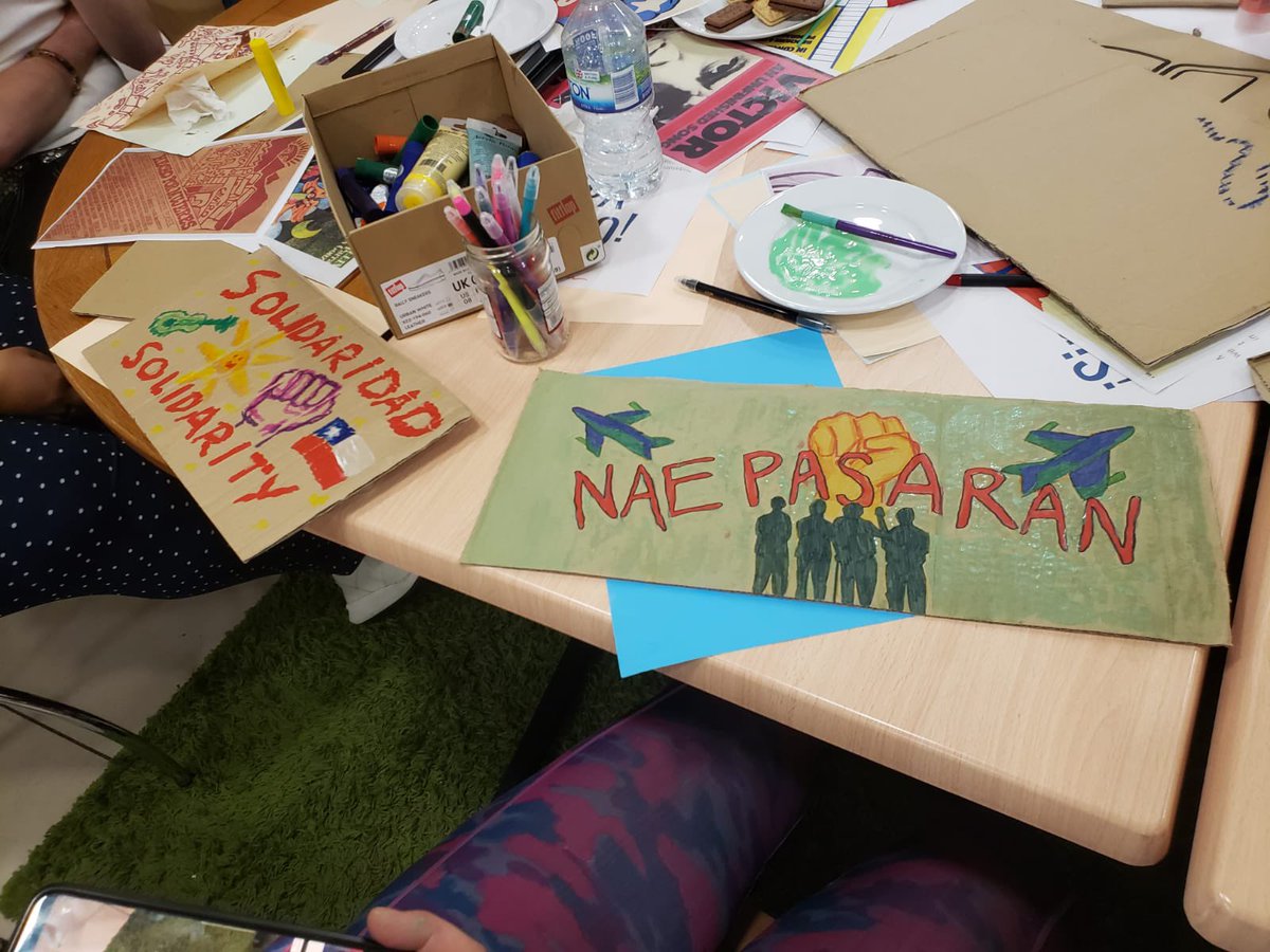 Our third generation preparing banners for tomorrow! Gracias @MelindamCoSS & Thinking insidethebox, Leeds ❤️ Join us at our march & rally for #chile50 12.00 at Sheffield City Hall march to Quakers Meeting House for 1pm