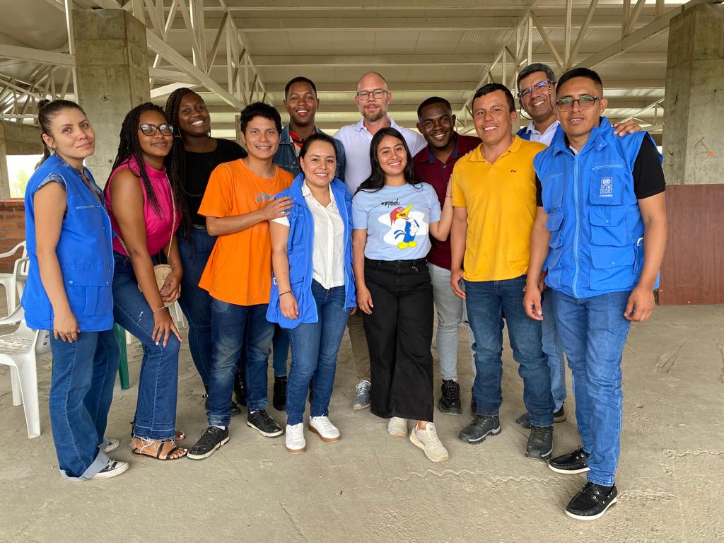 PnudColombia's tweet photo. 🇸🇪 @SwedeninCOL nuestro socio en la construcción de paz y el desarrollo de 🇨🇴estuvo hoy en el departamento del #Cauca
Allí compartió con jóvenes y Rep. de comunidades étnicas que trabajan en la transformación de conflictividades territoriales en el Programa #CorredoresDePaz https://t.co/oLVNYffQMW