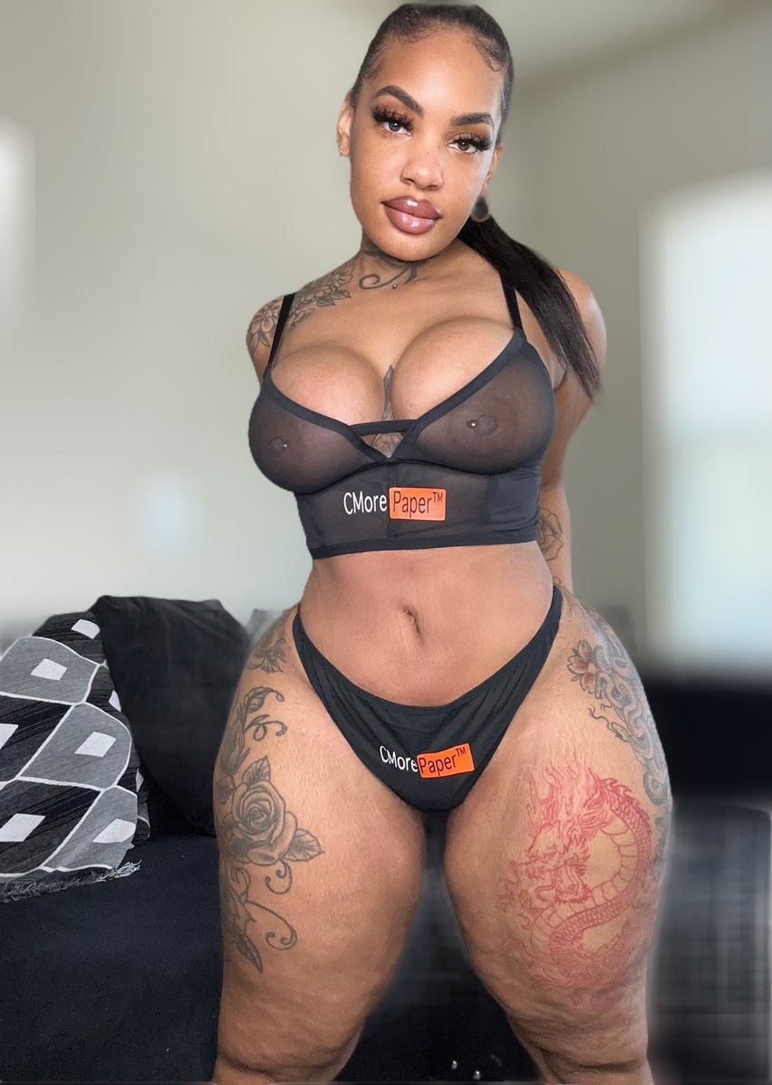 Queenkiaaaaa's tweet photo. Front or back? 🧡🖤 https://t.co/ViHTxJvDMG