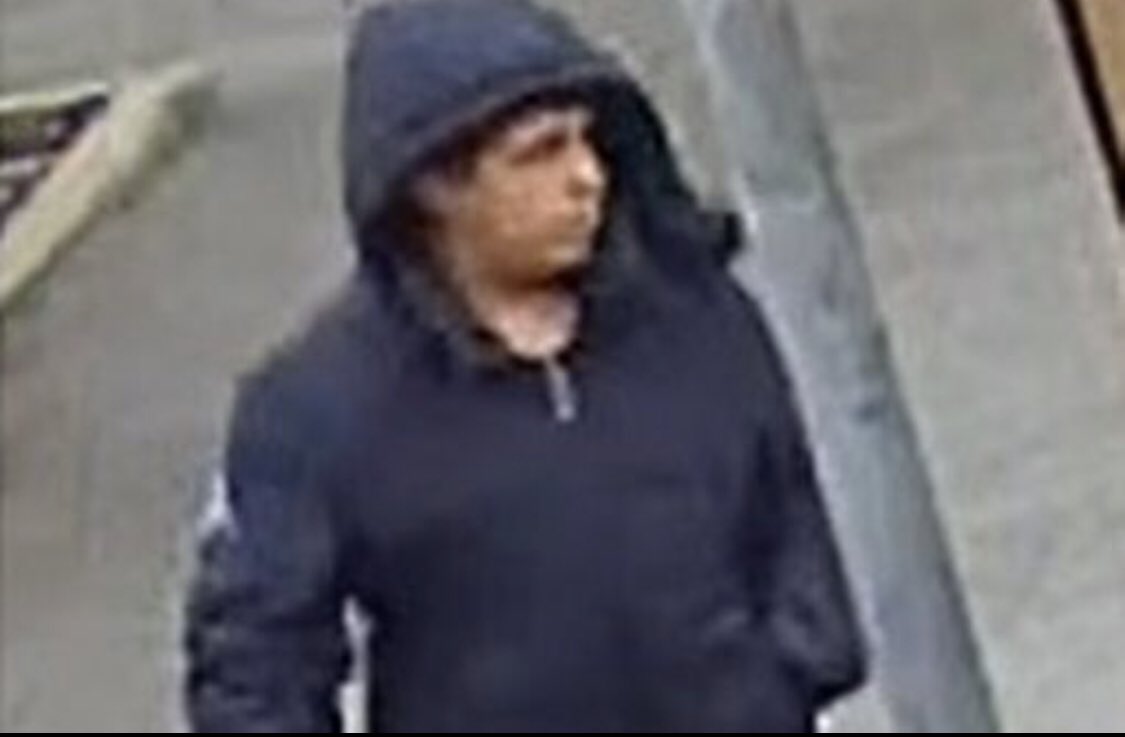 🚨NOTTS POLICE WANT TO SPEAK TO THIS MAN ABOUT A SEXUAL ASSAULT🚨

A woman walking to work was groped by a man as he jogged past her at around 10.30am on Sunday, August 27 in a Gedling alleyway.

Surely they can find a better image than this. They always seem to be blurred?…