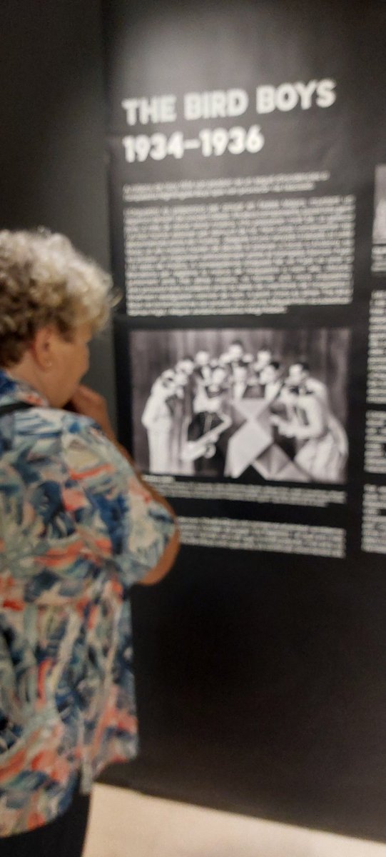 carmerieramin's tweet photo. Amb la mare hem visitat l'exposició de la història del jazz a #Igualada a la Biblioteca.
Si per a mi, quan la vaig veure el 1er cop, ja va ser emocionant, per a ella ,que coneixia i estimava l'avi Salvador, molt més.
Quants bons records!
Gràcies @IgualadaB #família https://t.co/ko8zULMooq