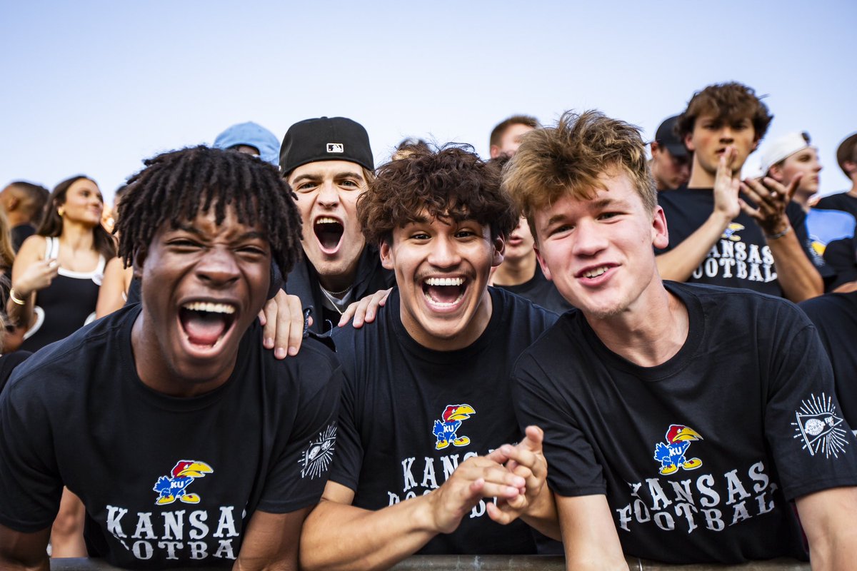 RedditCFB's tweet photo. Kansas defeats Illinois, 34-23
This was the program’s first nationally televised ESPN weeknight game since 1995.
Lance Leipold continues the rebuild.
https://t.co/Gd0Kv5Yk3H