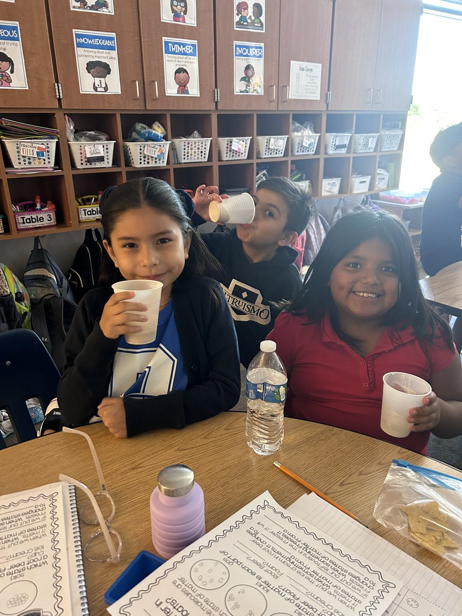 lyannemiller's tweet image. explored the 3 states of matter while enjoying root beer floats #solidliquidgas @CFBISD @goodgatorsib