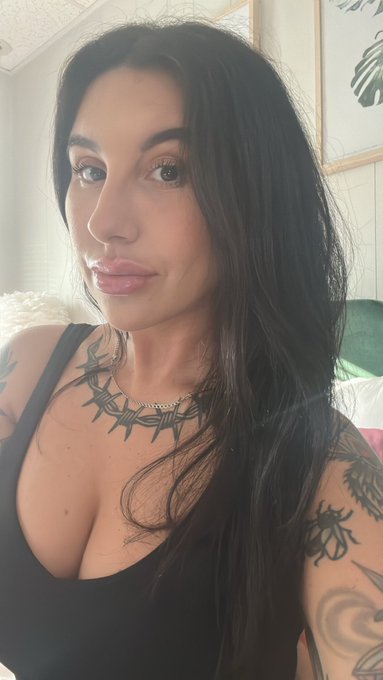 new lippies hehe I love the swelling stage https://t.co/M7S9eNCpVP