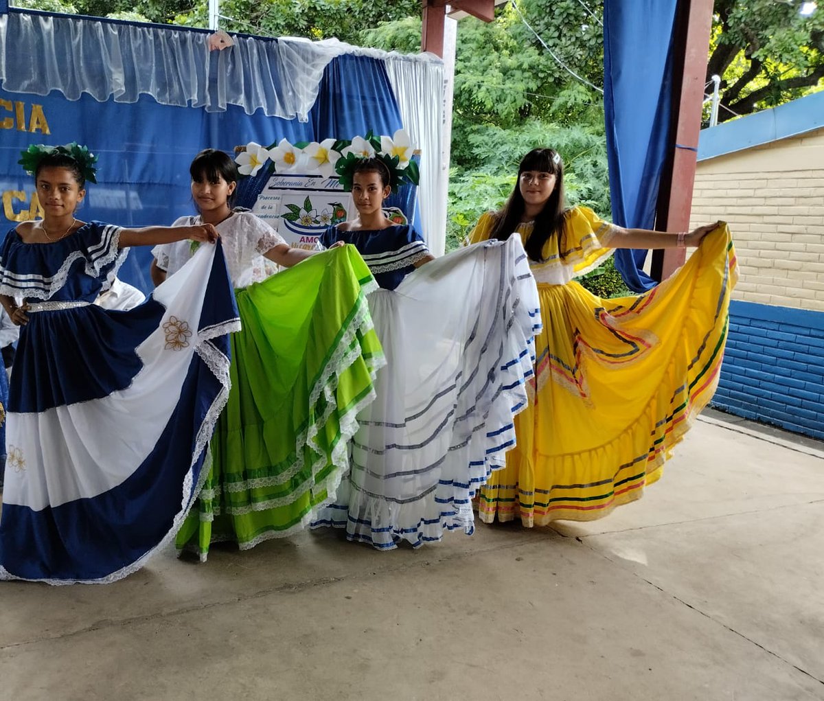 El Huiplil nicaragüense representa la identidad cultural Nacional y local de un pueblo, constituye una vestimenta de uso en festividades y bailes tradicionales, es un referente destacado de nuestra cultura y orgullo de ser nicaragüense.
#PatriaBenditaYLibre