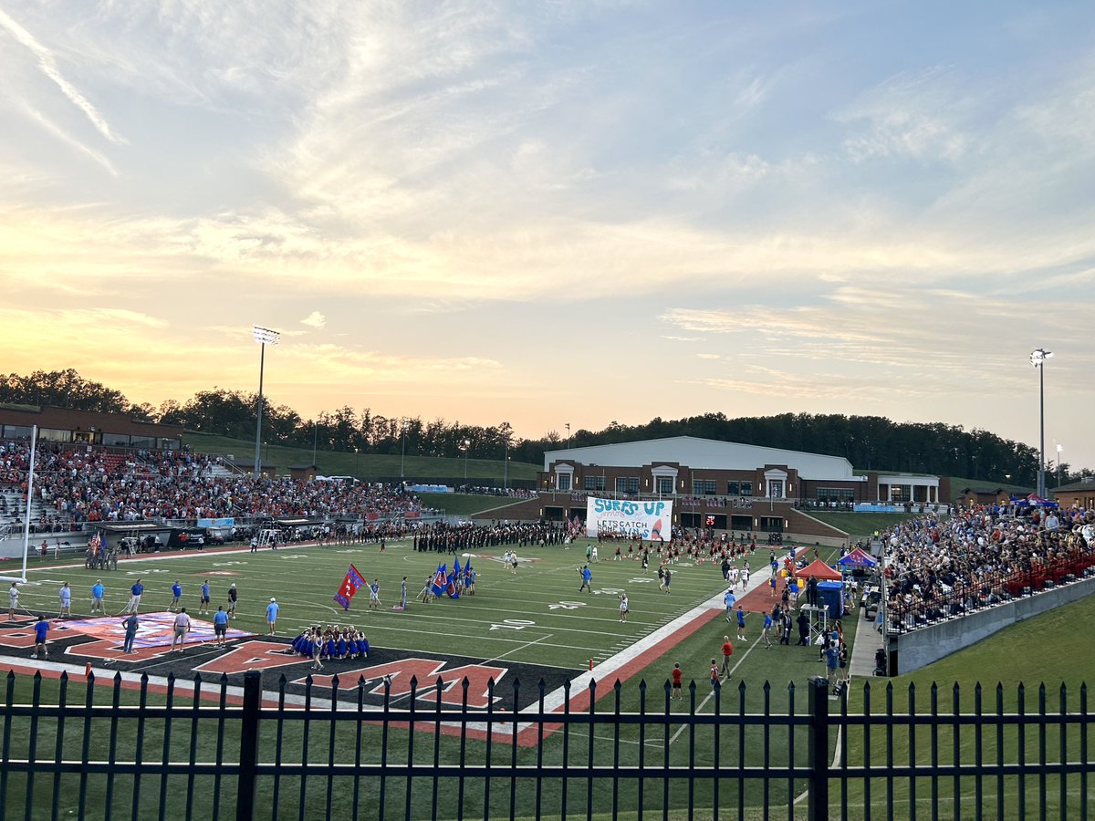 JeremyDavidKing's tweet photo. #FridayNightLights https://t.co/EtDXdXBlla