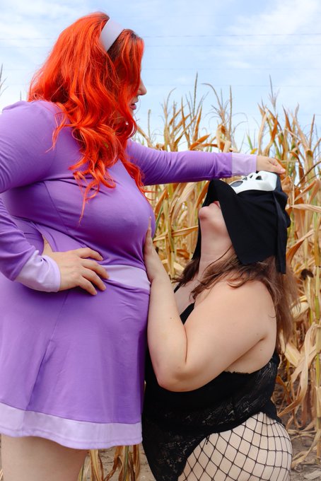 I will be dropping the full unedited set next week before flying out. Keep an eye out!  @SLT_feet 📷 @pedsrmeds