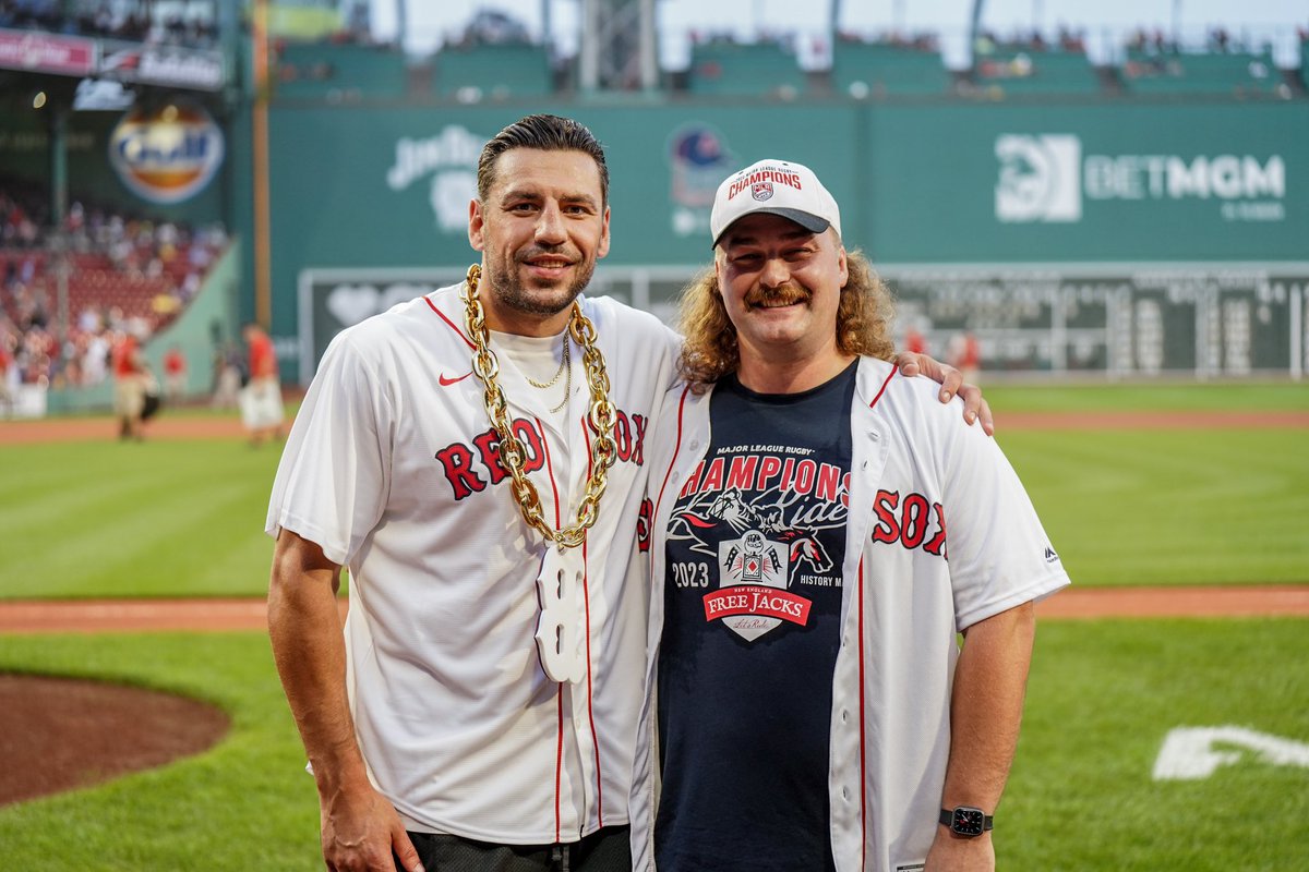 NEFreeJacks's tweet photo. Nothing but a couple New England sports legends throwing out the opening pitches at Fenway 🏉🏒⚾️

Thank you @RedSox and great meeting @NHLBruins star and former rugby player Milan Lucic https://t.co/KeVZVvlQvE