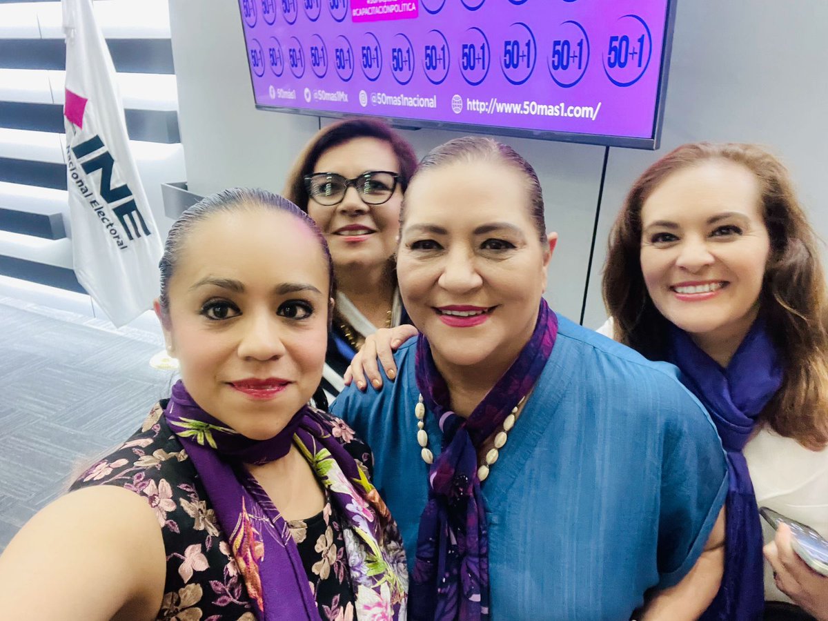 Nuestra presidenta #MargaritaPalomino acompañada por integrantes de nuestra colectiva #50mas1 capitulo Puebla, estuvieron presente en el curso "Mujeres líderes como promotoras  de los derechos político -electorales" convocado por el #INE y nuestra dirigencia nacional de 50+1.
💜