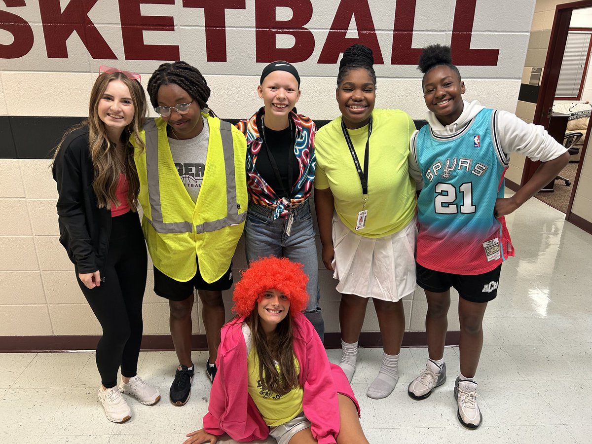 Gotta love my players showing some great spirit for Neon Day!! Well done girls! #ConsolHs #SuccessCSISD #ConsolConnection