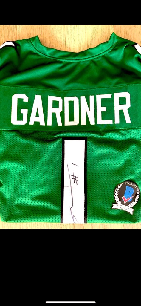 Bklyn929's tweet photo. On the Eve of the season this will go off again.  Sunday night  at 7PM ET.  Before the lounge opens up for the regular season.  Follow the page everyone @TheJetsLounge and RT to spread the word.  That's all! 
#TakeFlight  #Jets LFG three more days until takeoff. https://t.co/r9s0Po8PUq