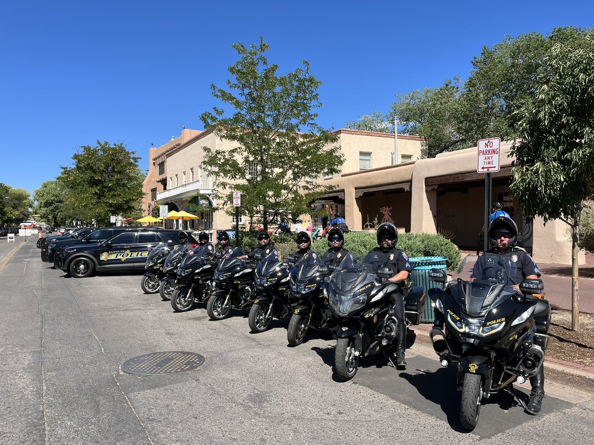 santafepolice's tweet photo. Santa Fe Police Motors are ready to go for this year’s Fiestas de Santa Fe.

#PoliceMotors #MotorcycleCop #motorcop 
#DriveSafeSantaFe 
#ProtectAndServe 
@SantaFeGov https://t.co/77Z573sQIx