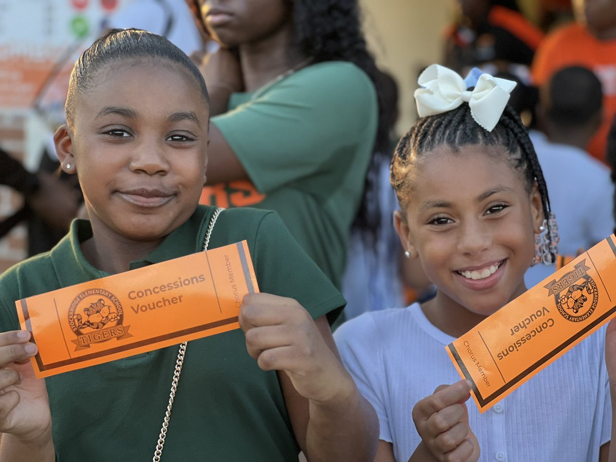 WaldenAP's tweet photo. It’s been a short, busy week @SES_HC but watching our Tiger Cubs perform the National Anthem at the @SHS_HCS football game tonight made the long day worth it! Proud of our Tiger Cubs! @CedricPeeples @HenryCountyBOE @CindyMcClammey #BetterTogether 🧡💚🐯 https://t.co/pTUigQZbd8