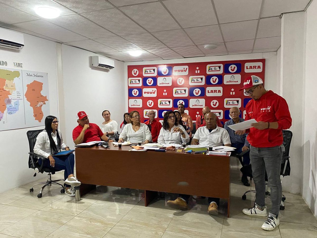 AdolfoP_Oficial's tweet photo. Ahora nos encontramos en reunión semanal del Partido Socialista Unido de Venezuela @psuvlara2023 con la presencia de nuestra Enlace Nacional @JacquelinePSUV, Coordinador del Consejo Político @luisreyespsuv y todo el equipo político estadal. Estamos revisando la planificación de las diversas actividades políticas, movilizaciones y balance de las comisiones. El Psuv Lara está movilizado y activado para vencer. 

@PartidoPSUV 
@dcabellor