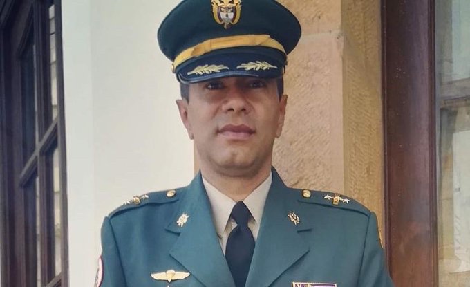 SARGENTOCHALA's tweet photo. La verdadera incursión Militar y espionaje a Venezuela, la realizó el Gobierno de Iván Duque, no el del Presidente @petrogustavo, la siguiente declaración juramentada, reposa en la fiscalía General de la Nación.

El Coronel (R) Mario Sarmiento Reyes, del @COL_EJERCITO, quien se encuentra inmerso en una investigación que no avanza en la fiscalía general de la nación y a quien al parecer un medio de comunicación convirtió en fuente periodística, admitió que durante el Gobierno Duque en complicidad con el Ministro de Defensa de la época y oficiales y suboficiales de inteligencia, no solo robaron y tergiversaron recursos de operaciones de inteligencia, sino ademas usaron estos recursos para alquilar pistas clandestinas a las FARC, comprar cocaína a grupos Narcotraficantes y sobornar a la guardia venezolana. Estos bandidos hoy se encuentran escondidos y buscando beneficios. En el desgobierno de Duque no solo no le importaba la vida de los militares si no ademas según el mismo coronel, este los mandaba a romper las leyes de otro pais con recursos del Estado.