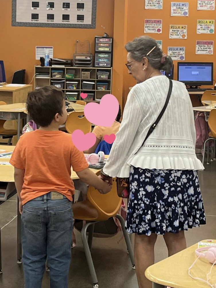 Emily_Agui2022's tweet photo. Happy Grandparents Day! We loved having you visit. Feliz día de los abuelitos! Disfrutamos su visita.   @MaggieCast33 @JessMCarrillo @love2teachpk2 @ReyesElementary https://t.co/ybMKFnBzo6