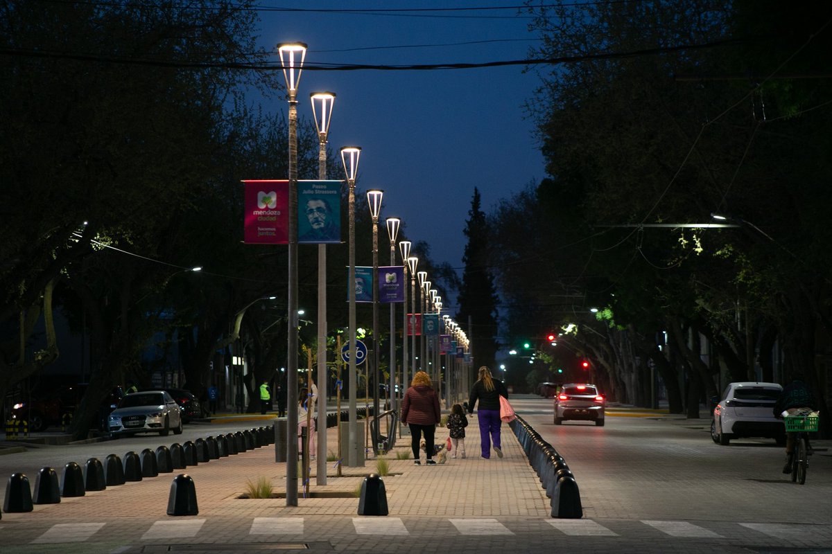 UlpianoSuarez's tweet photo. La obra incluyó toda la calzada adoquinada, el nuevo boulevard, las veredas, las acequias y las luminarias. 

Así, este sitio se convierte en un nuevo hito urbano que potencia la actividad comercial y turística, mejorando la seguridad y conectando el centro con el Parque Central. https://t.co/irVkCxJNcV