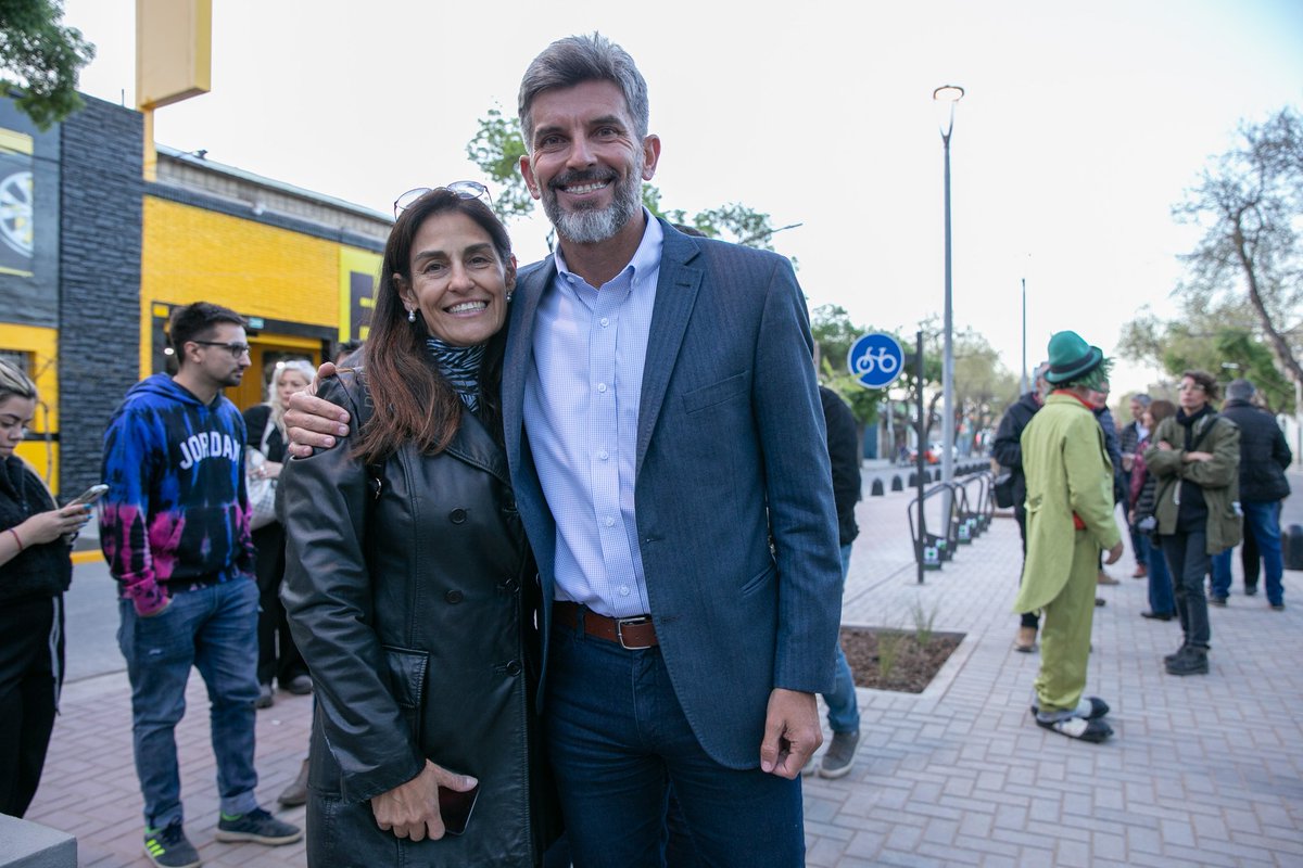 UlpianoSuarez's tweet photo. La obra incluyó toda la calzada adoquinada, el nuevo boulevard, las veredas, las acequias y las luminarias. 

Así, este sitio se convierte en un nuevo hito urbano que potencia la actividad comercial y turística, mejorando la seguridad y conectando el centro con el Parque Central. https://t.co/irVkCxJNcV