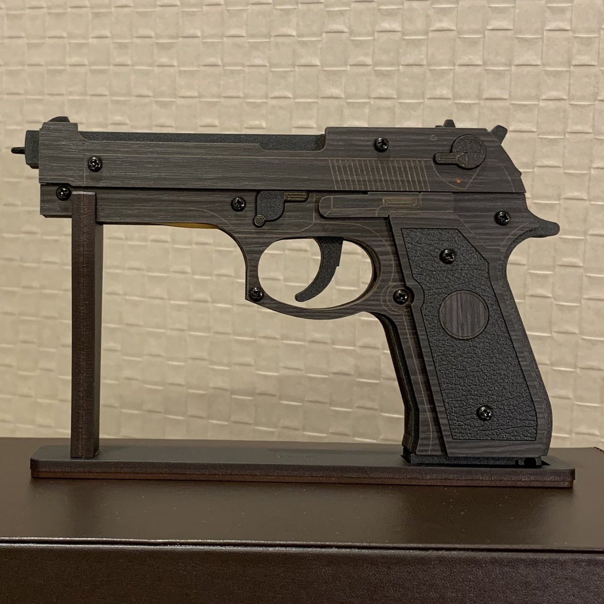 ganguu2's tweet photo. こみっくトレジャー42に参加します。
【参加日】9月10日
【会場】インテックス大阪
【スペース】5号館J-59

連射式ゴム鉄砲・銃型ペンダントトップ持っていきます🔫ぜひ遊びに来てくださいね😊 #こみトレ #ComicTreasure https://t.co/BtGYpkjye0