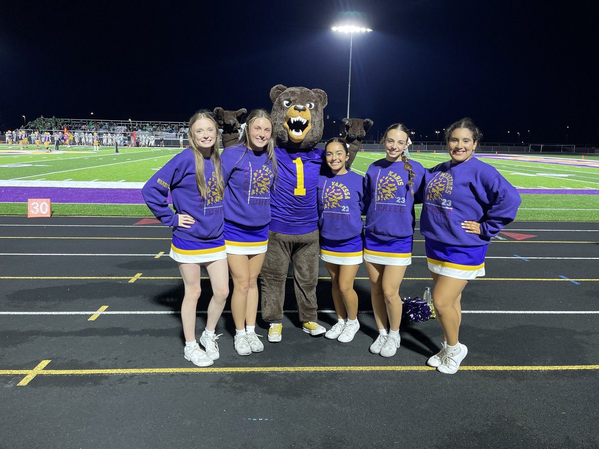 Bryan_Cheer's tweet photo. Senior Night for these six amazing young ladies!! 💜💛📣2️⃣0️⃣2️⃣4️⃣🎓 https://t.co/515QzU3TVt