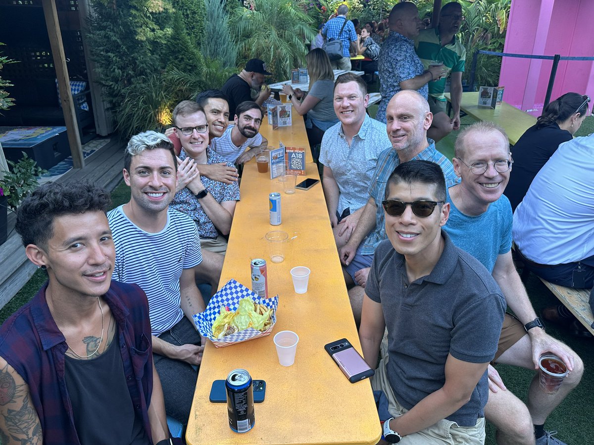 Front Runners at our monthly Happy Hour — this time at <a href="/WundergartenDC/">Wunder Garten</a>!