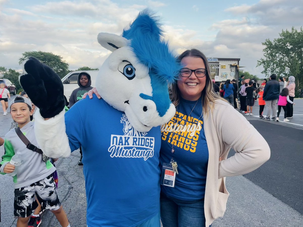 Our mascot made its debut tonight at the back to school bash thanks to our PTA! We can’t wait to see what name the students choose for our newest member of the Mustang fam 💙💛🤍 #oakridgemustangs
