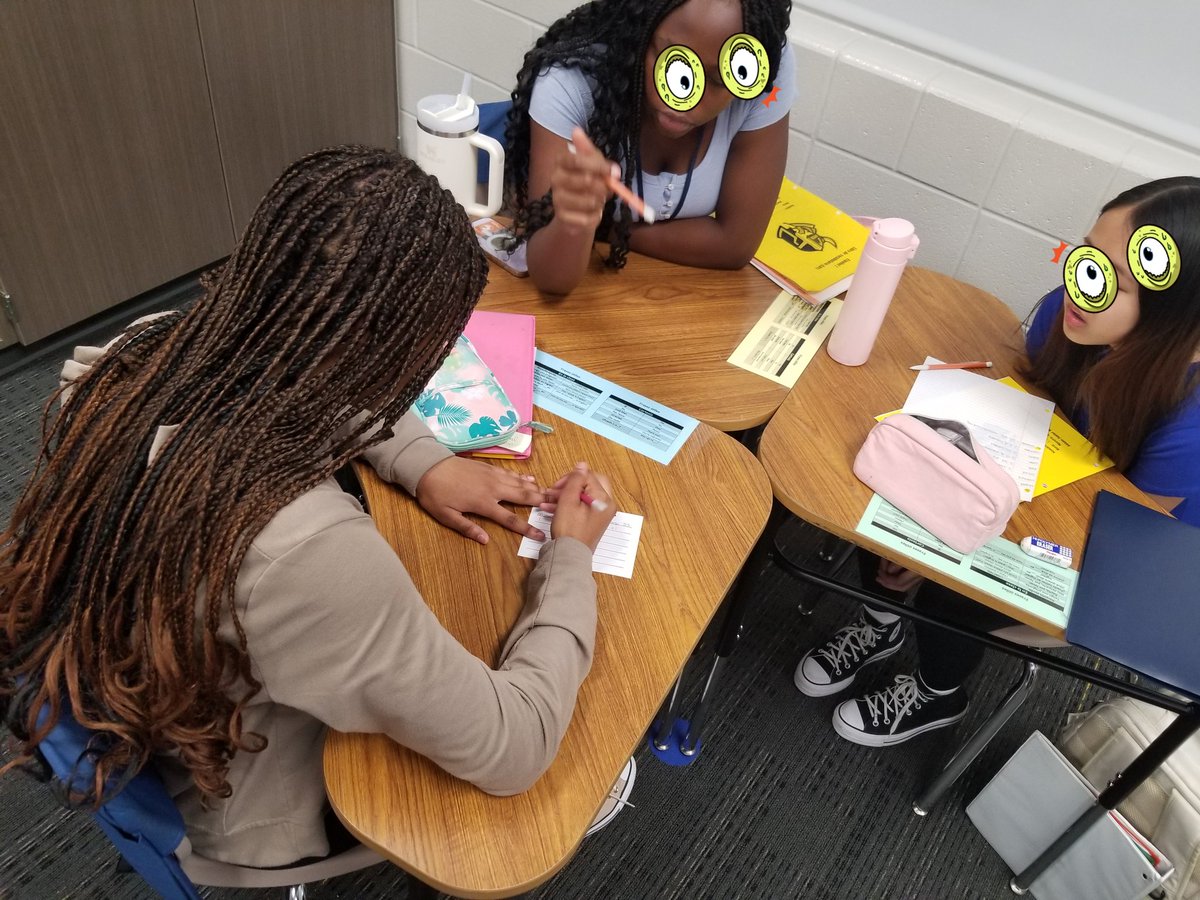 ClaudiaCWooD's tweet photo. Writing for novice learners can be elevated w immediate peer feedback, lang supports & low risk #rovingparagraphs Ss collaborate to describe themselves as a famous person. Somos @katyisdlote #AlwaysBeAViking @cecilialaraLOTE @EjBrodt @AdamsVikings https://t.co/lxljatT7YM