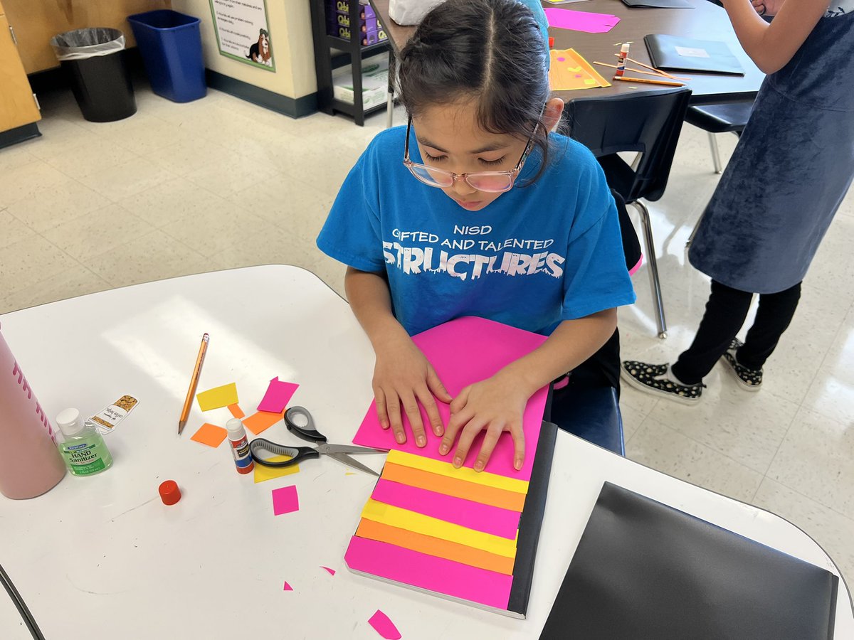 MrsFrizzle22's tweet photo. Back together and getting our room set up for success. Teamwork, creativity and lots of smiles happened this week. @NISDGTAA @NISDDriggers @NISD https://t.co/zJnfJVeXRl