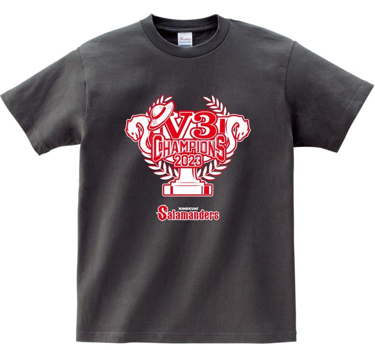 KpbProject's tweet photo. 【V3記念グッズ販売🏆】

2023年ヤマエグループ九州アジアリーグ優勝致しましたことを記念しまして、

🔸V3記念Tシャツ
🔸V3記念タオル

販売中です‼️‼️

Tシャツ(限定数)が残りわずかです‼️
タオルは受注販売で販売しますので、現地に来れないという方は是非お買い求めください👑

#火の国サラマンダーズ