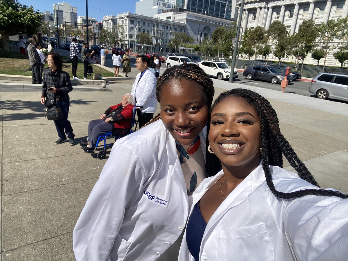 Since I officially completed my first block of medical school today, it seems appropriate to share a few photos from my #whitecoatceremony a few weeks ago! #UCSF #UCSFproud @UCSFMedicine