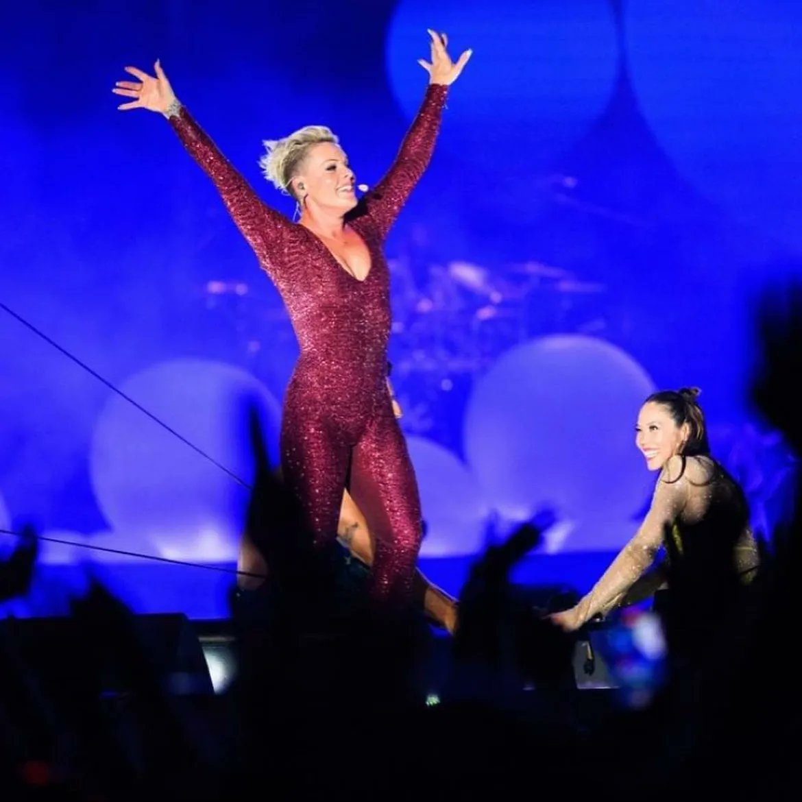 Pink's European Team ❤ tweet media