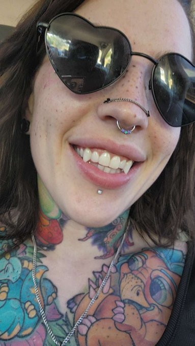 Who's gonna let me suck their dick first with my new toofers https://t.co/mxzLiwvi7F