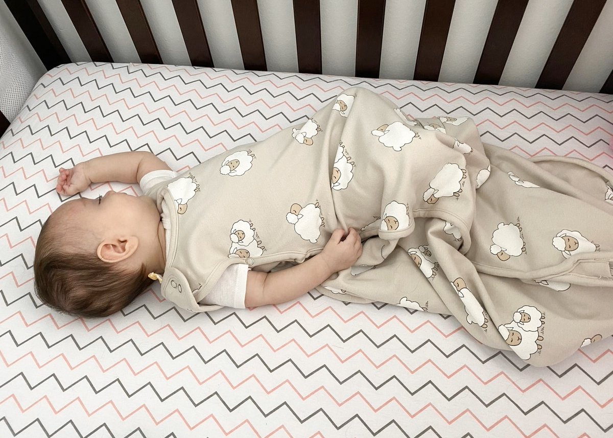 ⭐️⭐️⭐️⭐️⭐️ “I really like the merino wool material and it’s so soft. My baby can sleep through the night, but she moves a lot while she sleeps. When she started sleeping with this sleep bag, she slept much better.”⁠
⁠
- Yahua K.