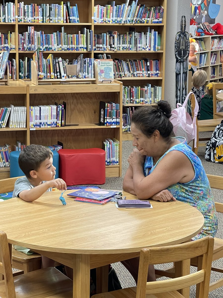 📚 &amp; 🏐 at BES this morning with BHS Volleyball welcoming students and Grandparents Rise and Read!

👋🏼 Have a wonderful weekend, <a href="/BoydJackets/">Boyd Yellowjackets</a>!