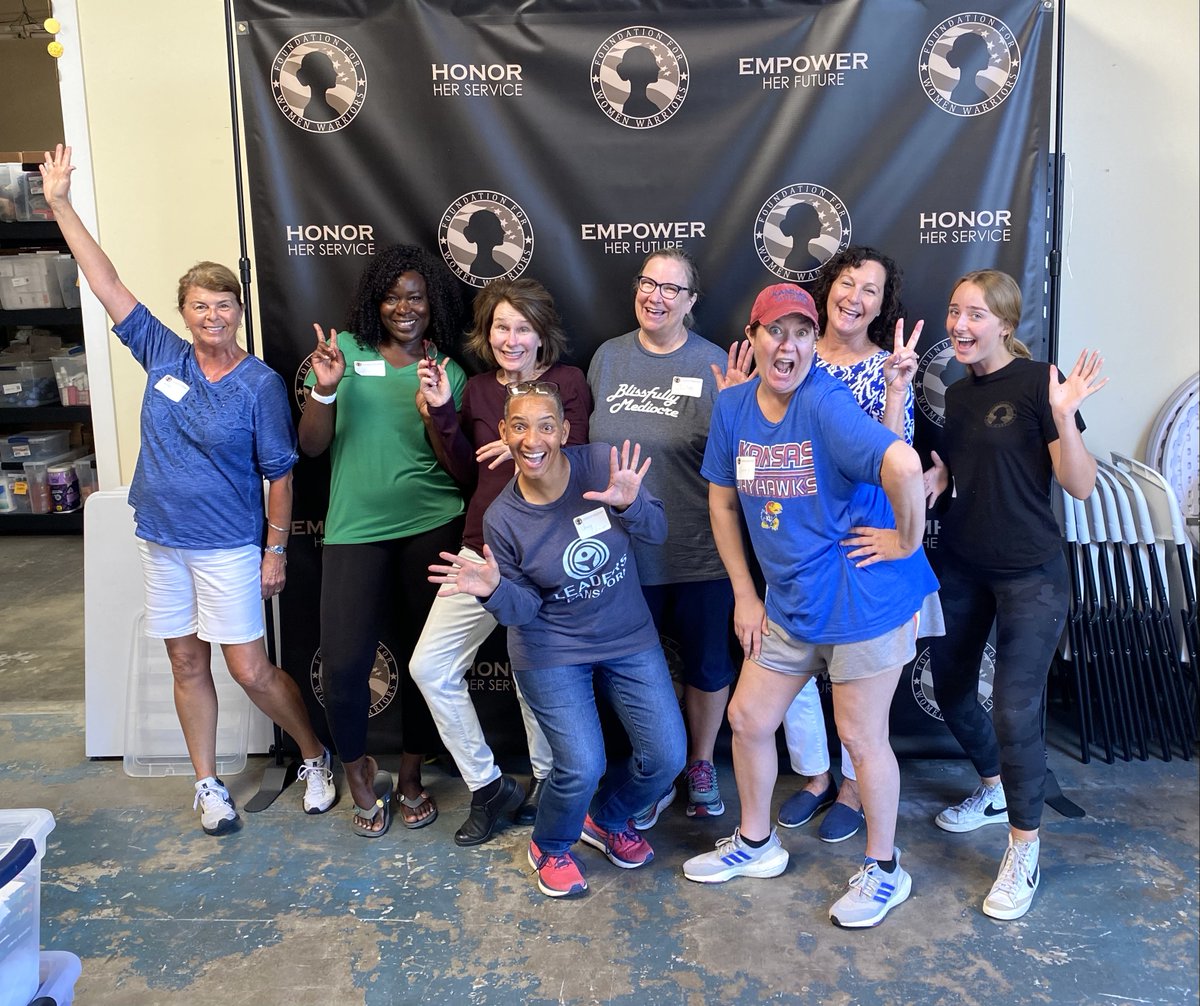 ffWomenWarriors's tweet image. Today  volunteers from around San Diego County joined us for @sandiegogives Day of Service, helping sort essentials for our women veterans and craft thank you cards for our community!

Join our volunteer team: foundationforwomenwarriors.org/join-our-tribe/

#SanDiegoGives #givelocal #womenveterans