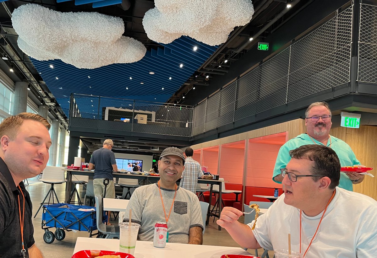 Here are a few photos from last night at PROS where we enjoyed a lively presentation by Paul Kwiatkowski, the CTO and co-founder of GroupRaise.com