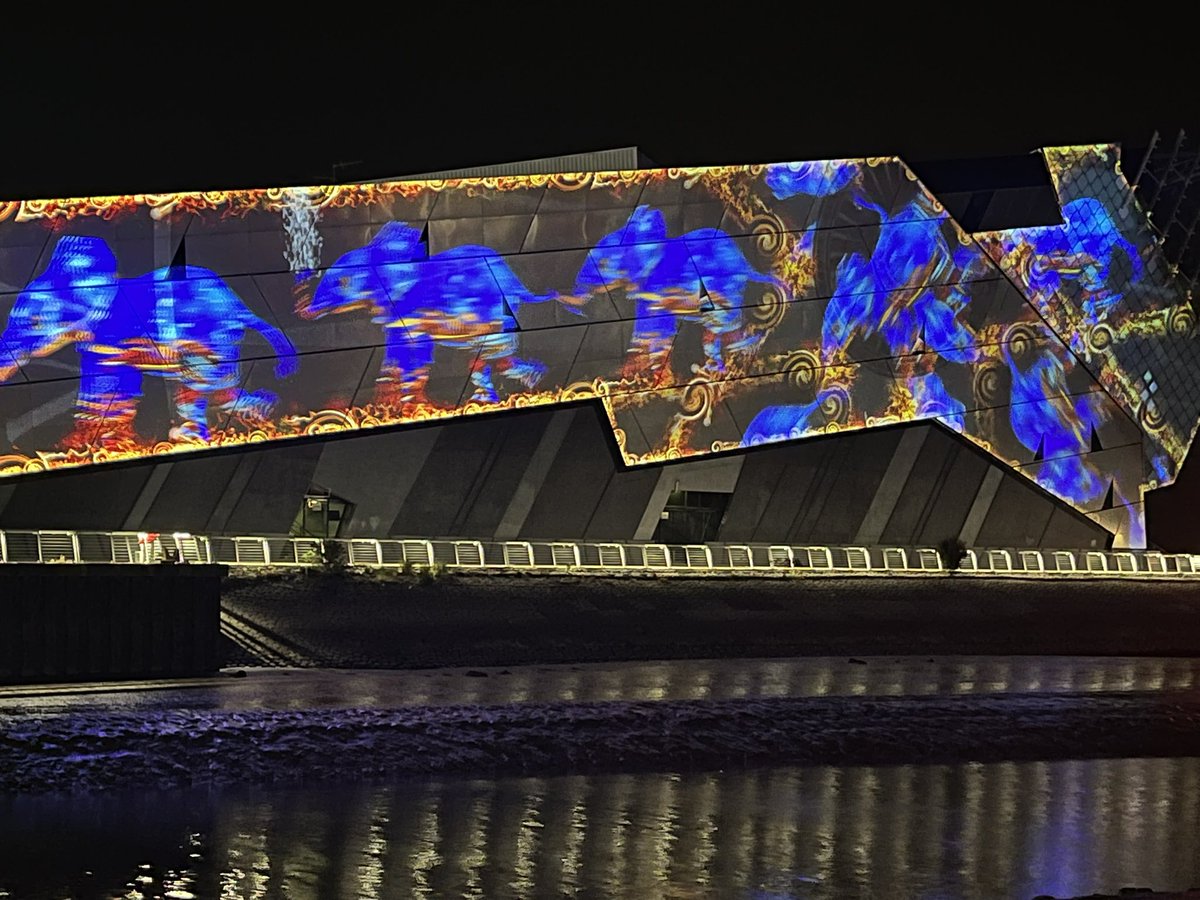 We like our light shows in hull. <a href="/TheDeepHull/">The Deep</a> <a href="/HullUniScience/">Science @ Hull</a> #_sciencefestival
