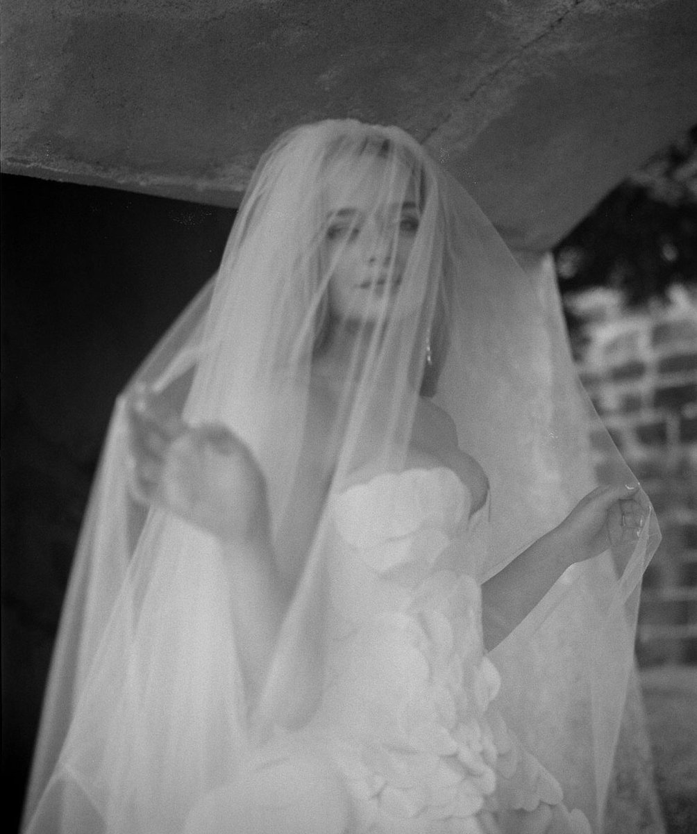 PopCrave's tweet photo. Joey King looks absolutely stunning for her wedding in Spain. 

📸: Norman &amp; Blake https://t.co/PJJ3x1vf2D