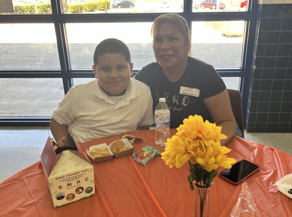 Tolbert_DISD's tweet photo. Grandparents Lunch with Love was a success! Thankful to all of our grandparents that participated #teamtolbert @DrDayannaKelly @Tanya_N_Shelton @DallasISDSupt @dallasschools @Kimball_Cluster https://t.co/PqZpivTBz7
