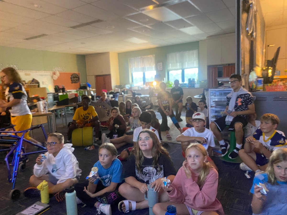 This week our kids created their own “Work Habits Tutorials.” They taught each other about organization, managing frustrations, collaboration and more with their self directed videos. We celebrated by watching all the videos today!! #sascompass