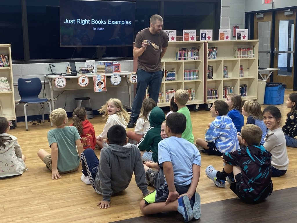 Ms. Heatherington's 2nd grade class had a blast during their library time today. Dr. Babb, LLC director, taught the kids guidelines for finding a book that is 'just right.' We are all bookworms at Washington School! #YourCommunitySchools