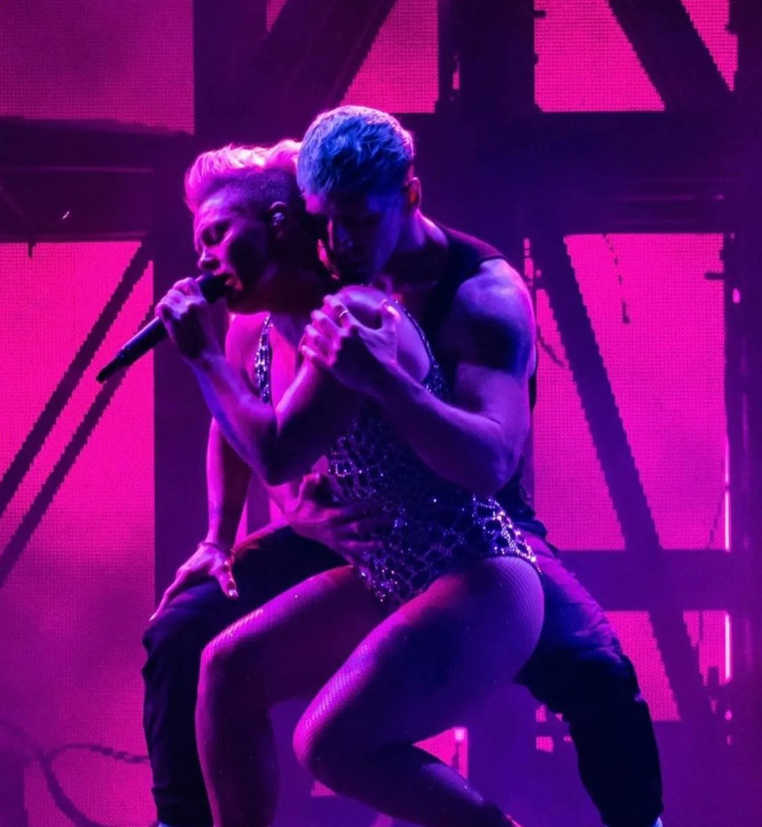 Pink's European Team ❤ tweet media