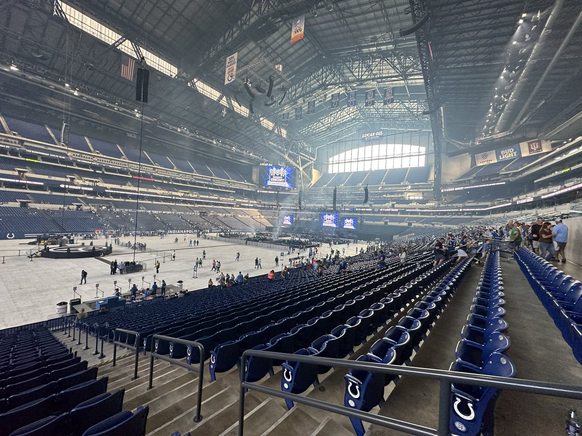 Roof is closed. It’s @Colts Kickoff Concert night inside @LucasOilStadium! 🎸 We are LIVE from here at 6 o’clock on @WISH_TV!