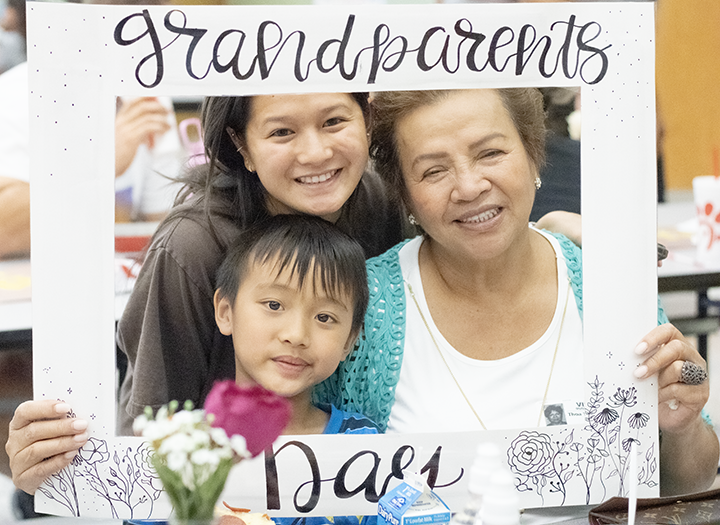 mansfieldisd's tweet photo. Don't forget to celebrate Grandparents Day this Sunday! Many campuses honored grandparents today with special breakfasts or lunches, and more campuses will celebrate them next week.

These families were all smiles at today's Thelma Jones Elementary Grandparents Lunch. https://t.co/T64kuUXXOU