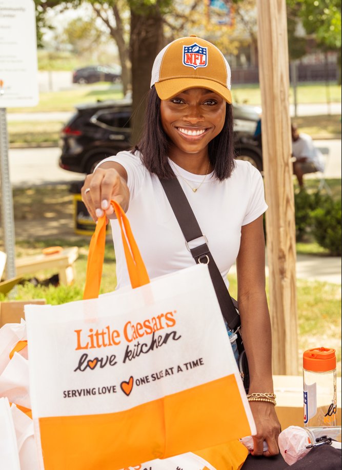 littlecaesars's tweet photo. The #LoveKitchen made its first stop this @nfl season! Thank you @nourishkc for including us in serving the community yesterday π§‘π https://t.co/Uhpn959LTP