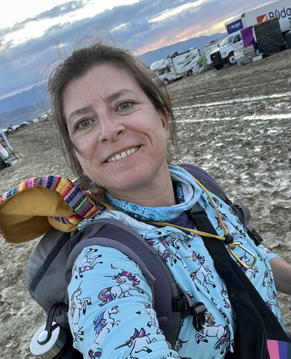 ElizabethDell tweet media